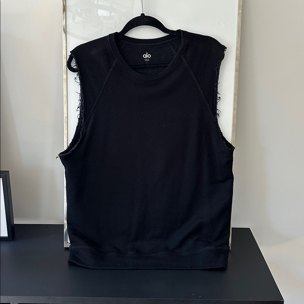 ALO Yoga Classic Black Crew Neck Top